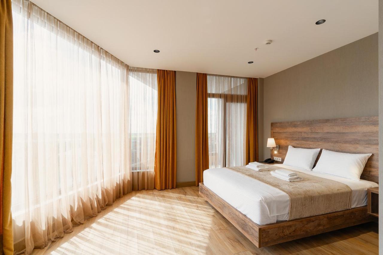 Cozy Loft Hotel Batumi Bagian luar foto