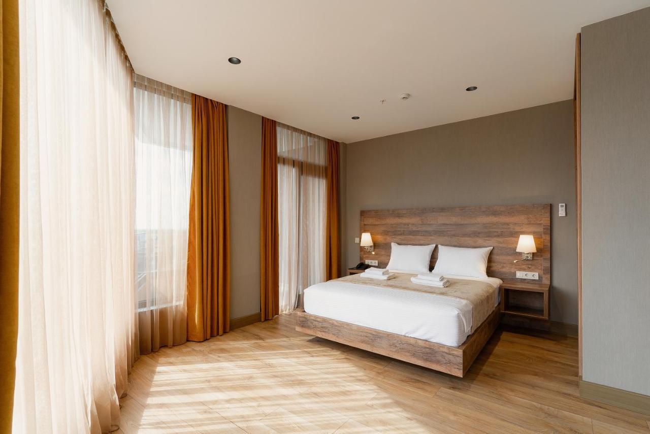 Cozy Loft Hotel Batumi Bagian luar foto