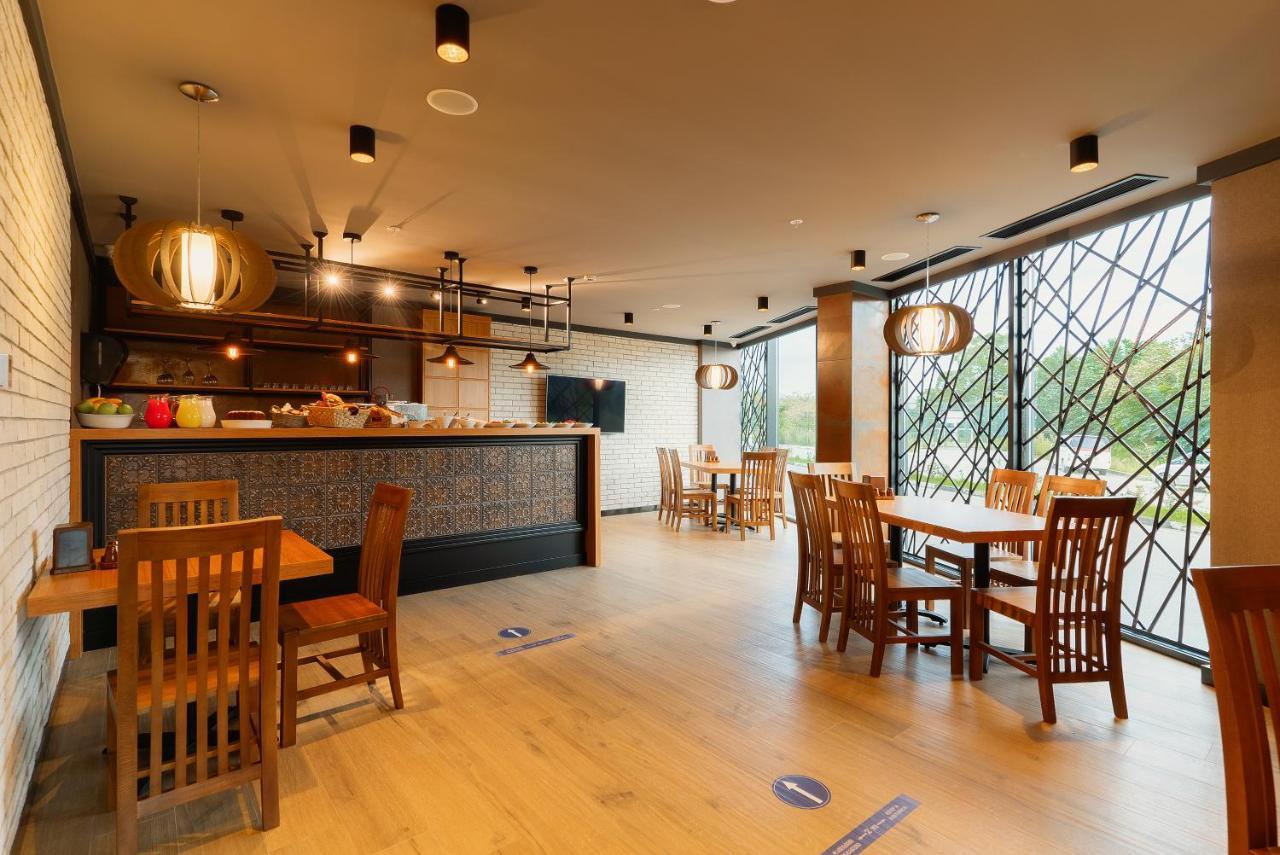 Cozy Loft Hotel Batumi Bagian luar foto