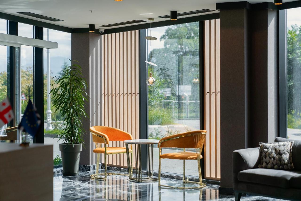 Cozy Loft Hotel Batumi Bagian luar foto